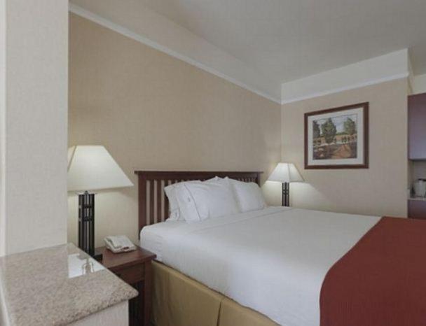 Holiday Inn Express Hotel & Suites San Dimas, An Ihg Hotel Room photo